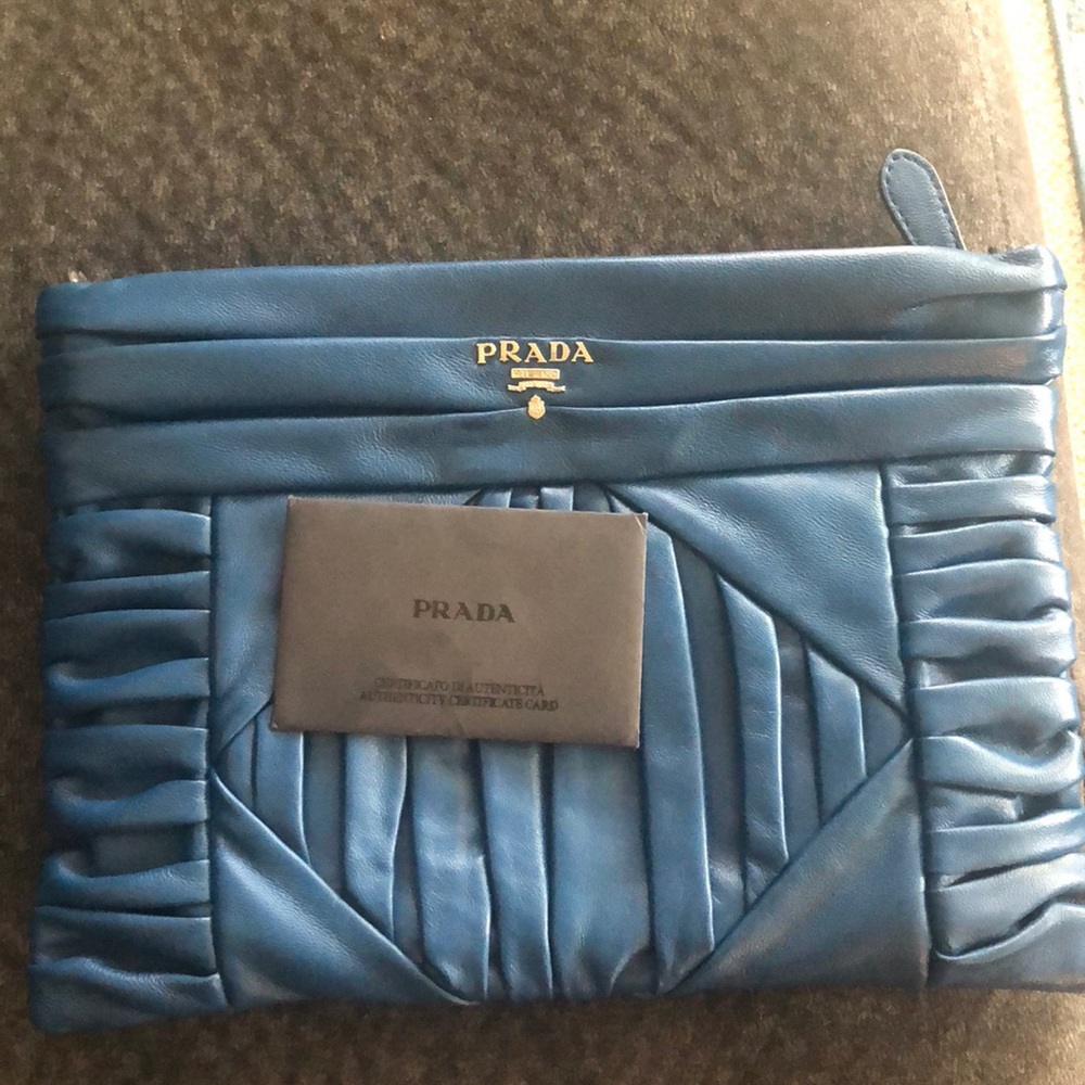 Prada clutch💎